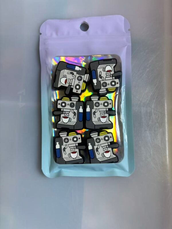 One pack contains 6 pieces of 2D focus lenses. #0024