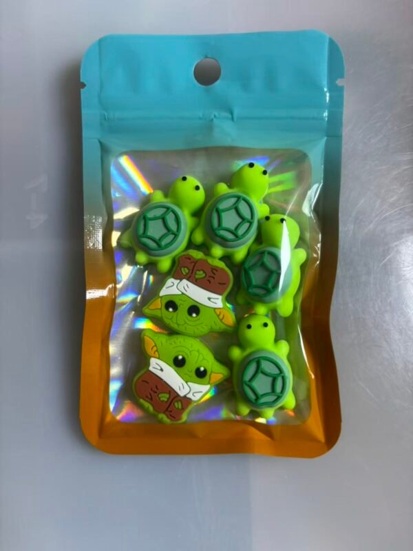 One pack contains 6 pieces of 2D focus lenses. #0033