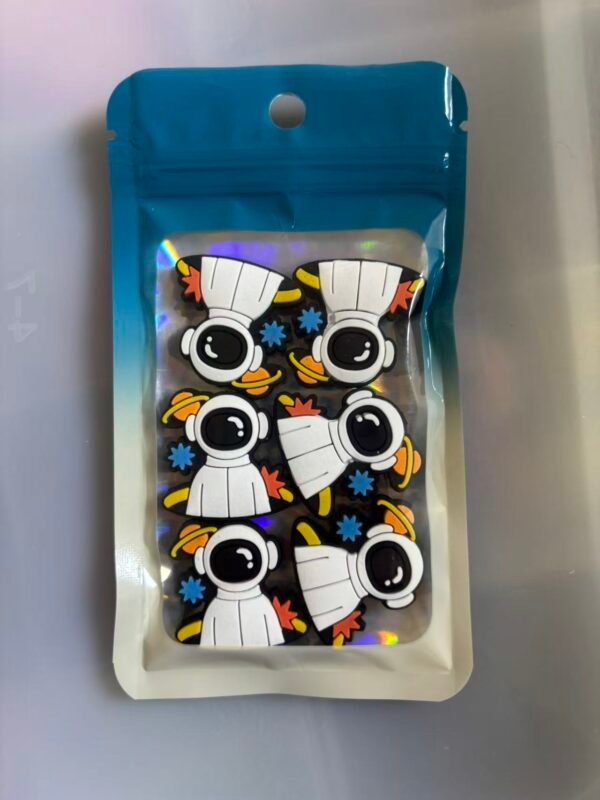 One pack contains 6 pieces of 2D focus lenses. #0040