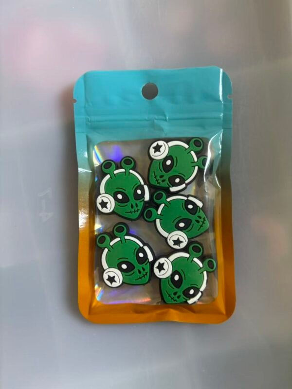 One pack contains 6 pieces of 2D focus lenses. #0041