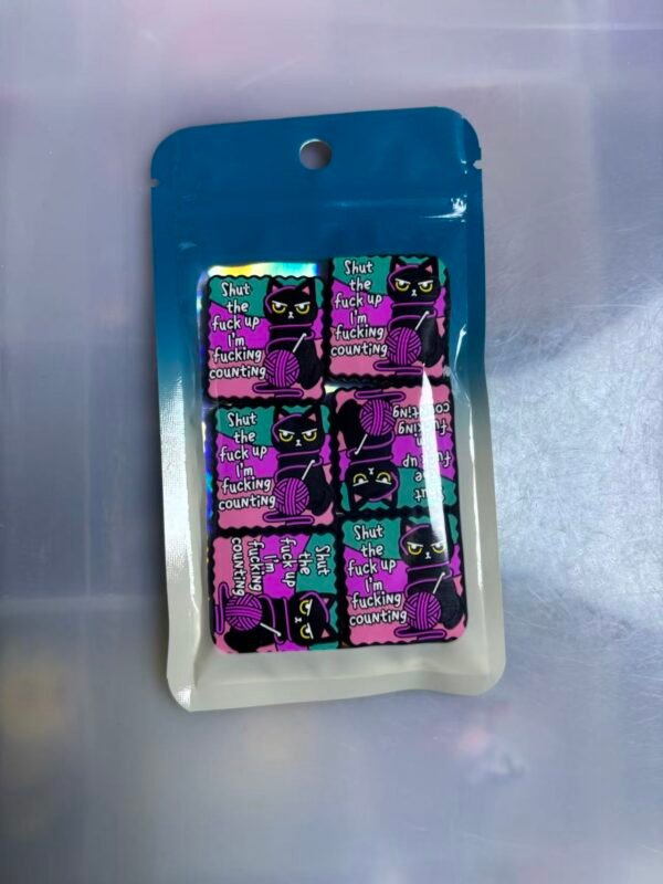 One pack contains 6 pieces of 2D focus lenses. #0082