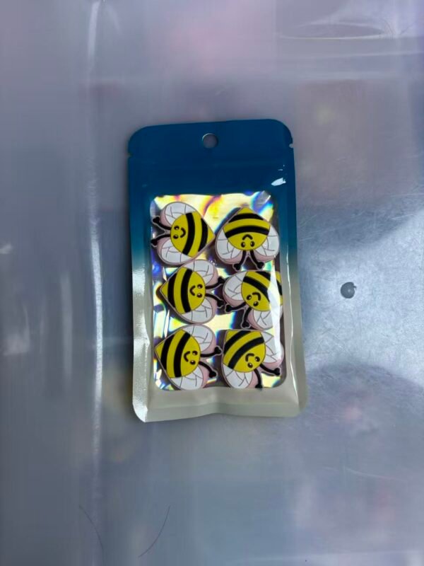 One pack contains 6 pieces of 2D focus lenses. #0084