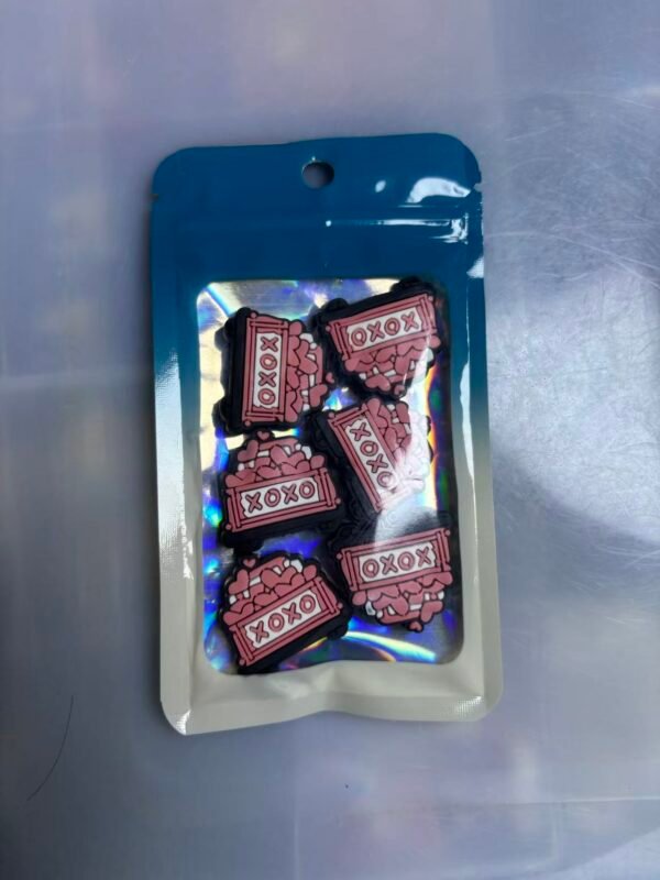 One pack contains 6 pieces of 2D focus lenses. #0089