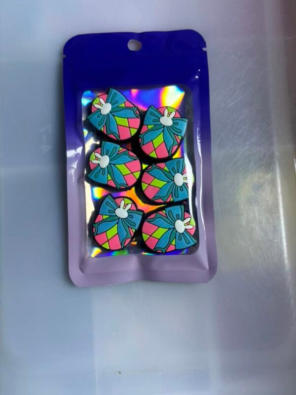 One pack contains 6 pieces of 2D focus lenses. #0095