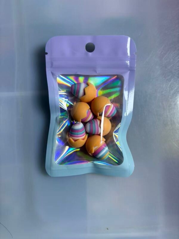 One pack contains 6 pieces of 3D focus lenses. #0018