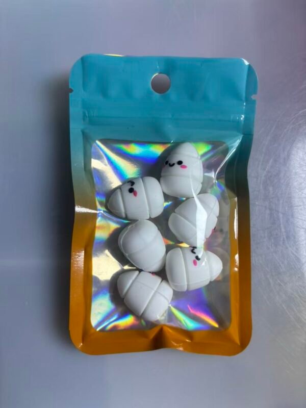 One pack contains 6 pieces of 3D focus lenses. #0017