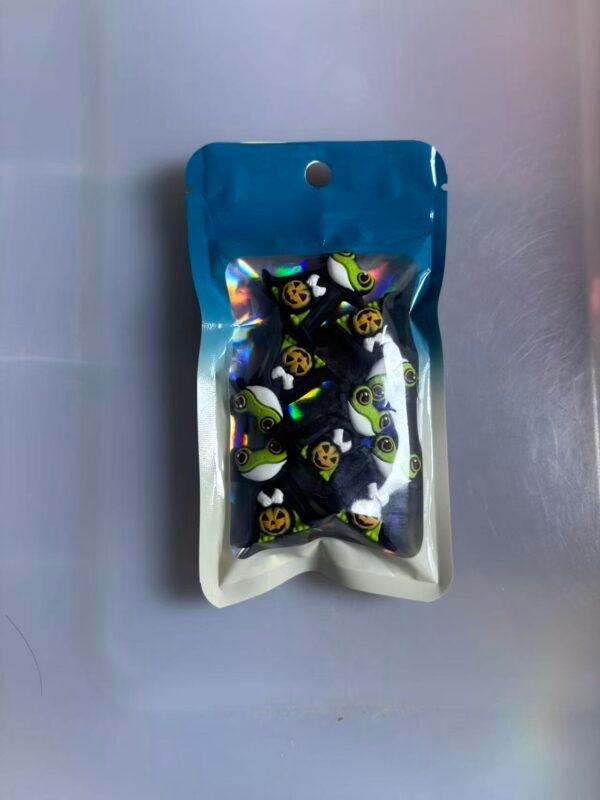 One pack contains 6 pieces of 3D focus lenses. #0016