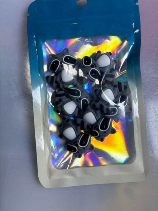 One pack contains 6 pieces of 3D focus lenses. #0021