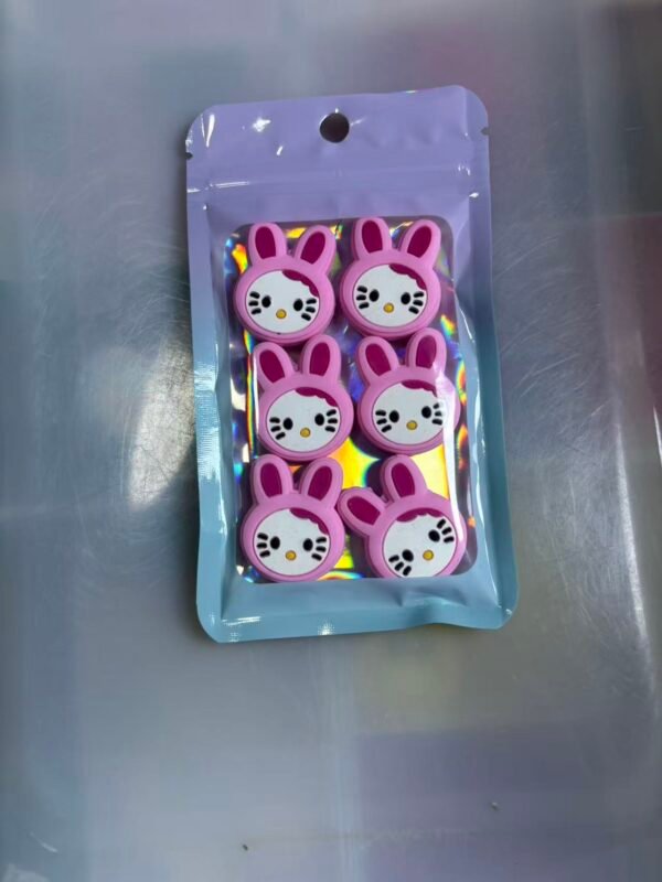 One pack contains 6 pieces of 2D focus lenses. #0111